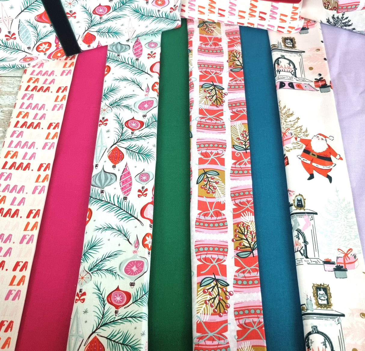 Reusable Gift Wrap - Pack of 4 Retro Design - 2 Green Monkeys