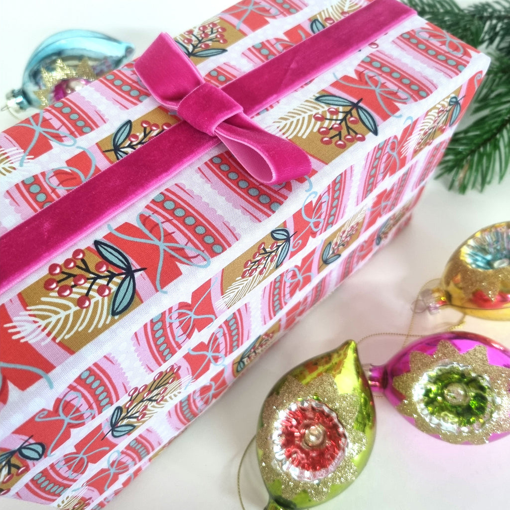 Reusable Gift Wrap - Retro Kitsch Cracker Design - 2 Green Monkeys